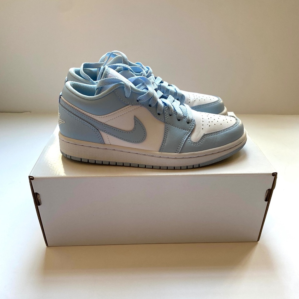 *RARE*  WOMENS NIKE AIR JORDAN 1 LOW size 6.5 WHITE, ICE BLUE